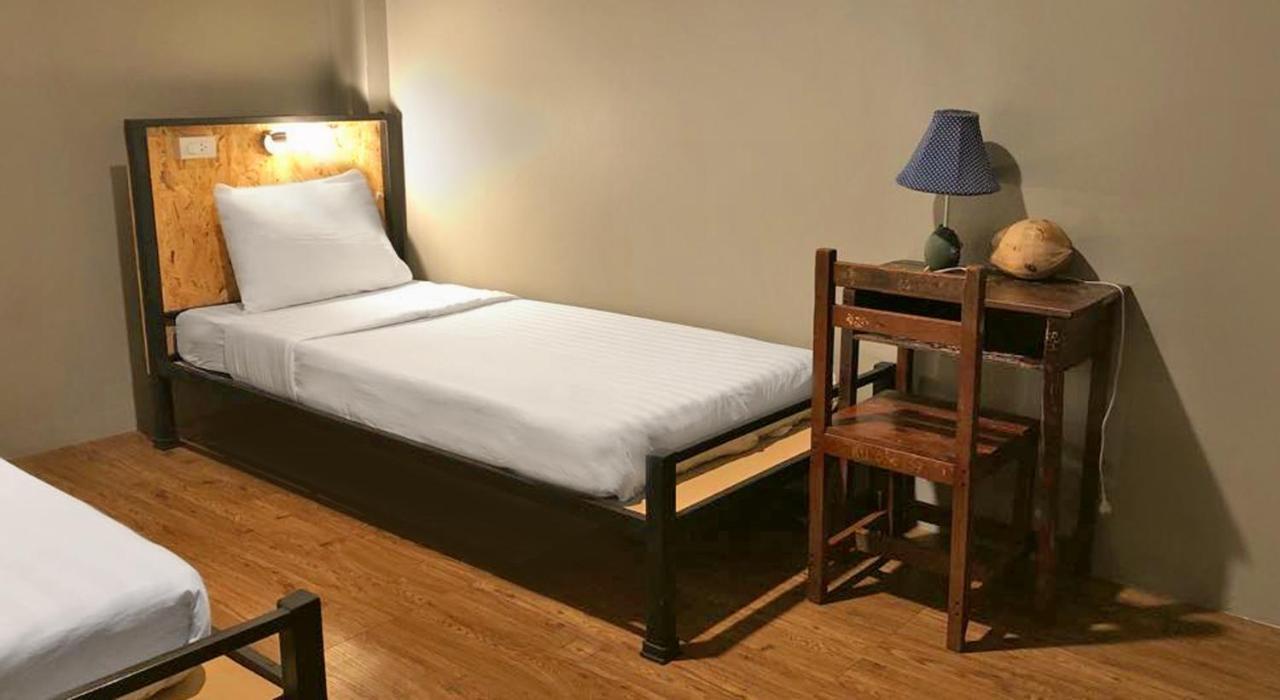 Ok Chic Phuket Hostel Exteriör bild